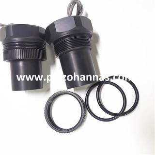 Trasducht&oacute;ir Raon Ultrasonach Dearadh Sorc&oacute;ireach chun Constaic&iacute; a sheachaint