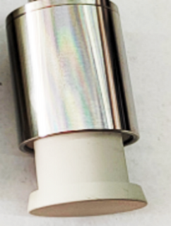 Korkean l&auml;mp&ouml;tilan 43 khz ultra&auml;&auml;nikaasumuunnin kaasuvirtaukselle 