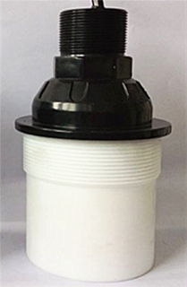 Tarkka ultra&auml;&auml;niet&auml;isyysanturin et&auml;isyysmittari ultra&auml;&auml;nianturin avulla 