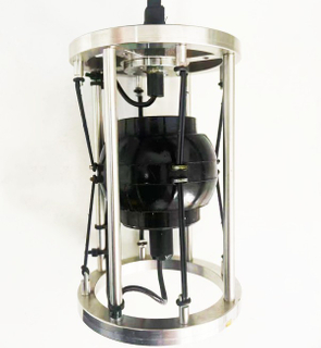 Halpa kaksiulotteinen kolmiulotteinen vektorihydrofoni resonanssikolonnityyppinen