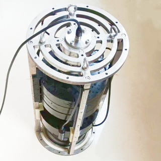 0,3 kHz ~ 10 kHz Eritt&auml;in matalataajuinen &auml;&auml;nil&auml;hdehydrofoni tehovahvistimella